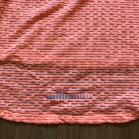 Under Armour Tee - Picture 3 of 3